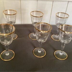 Gold Rimmed Wine Glass Set